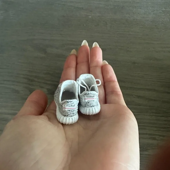 Yeezy Boost 350 Miniature Collectors Figurine Gray Black White Zebras - Picture 3 of 6